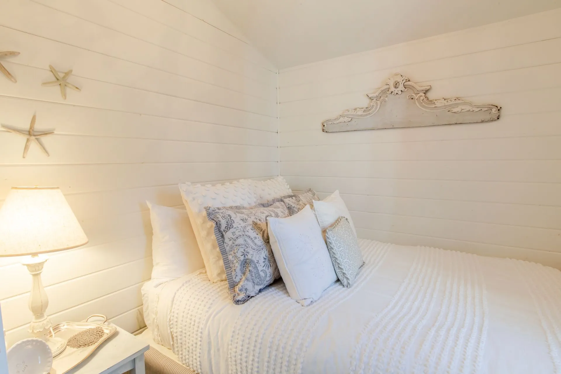 Vacation Rental in Cannon Beach, Red Door Cottage bedroom 1