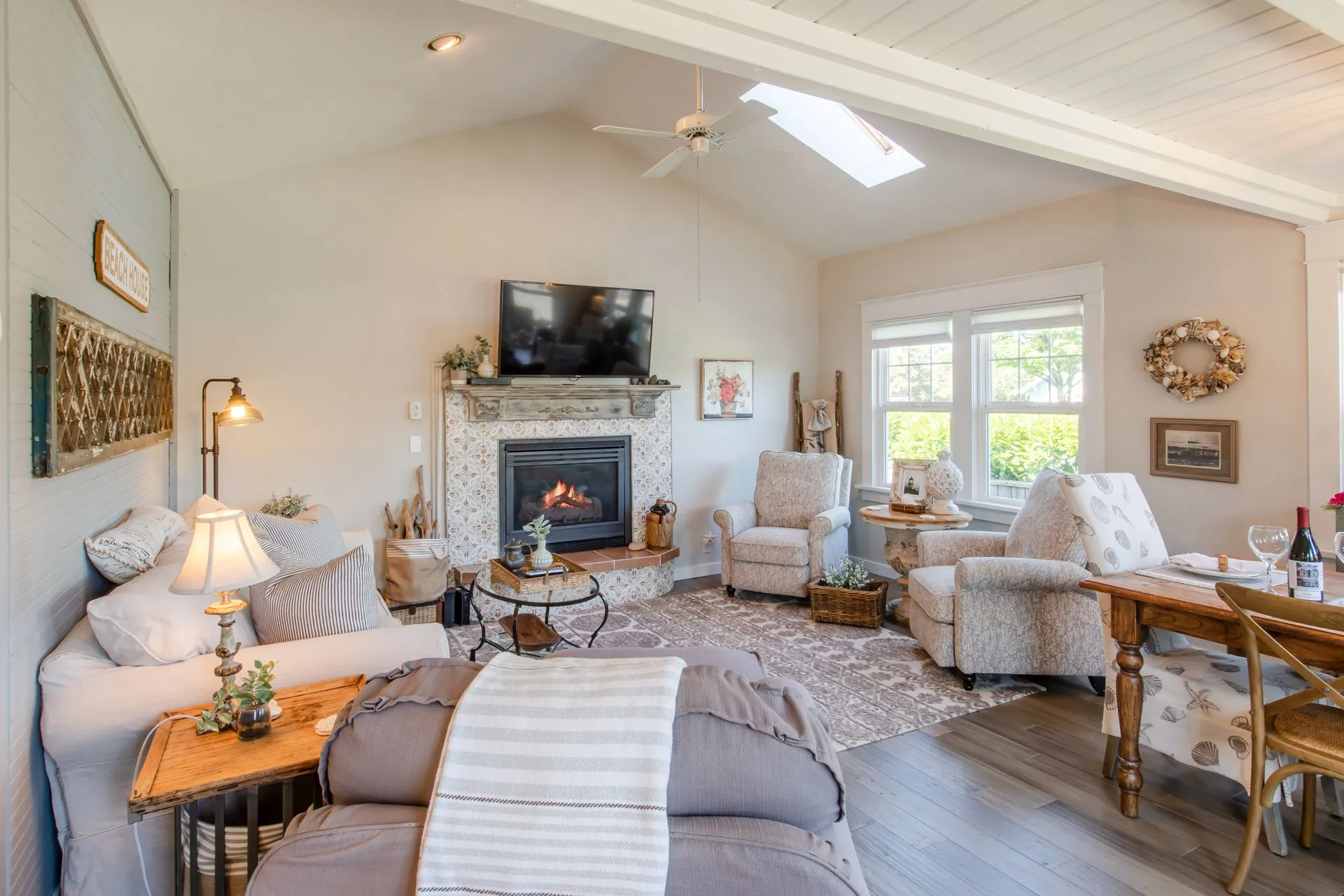 Vacation Rental in Cannon Beach, Red Door Cottage living room with couch, armchairs, fireplace and TV.
