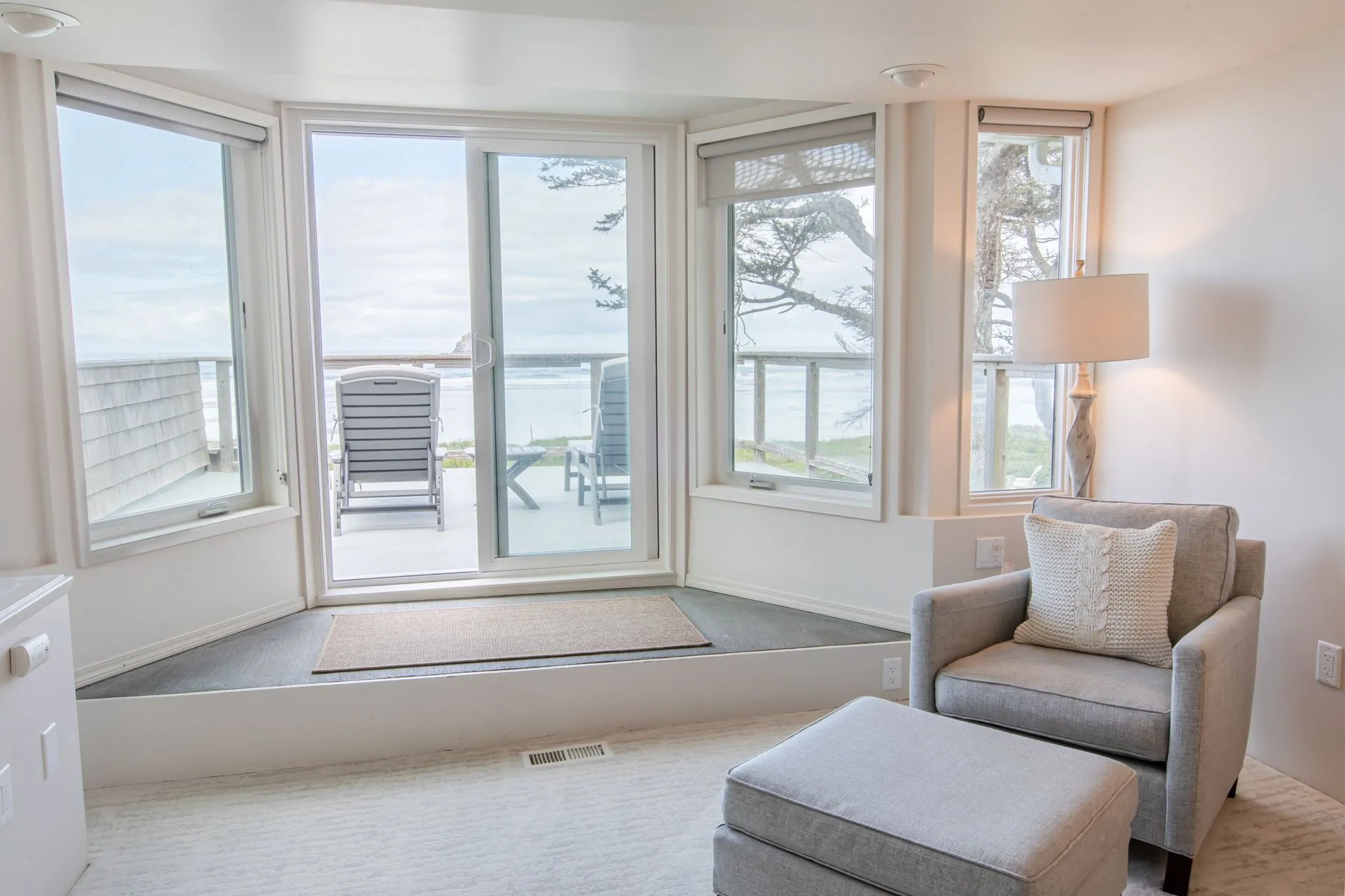 Vacation Rental in Cannon Beach, Sona Tra bedroom with view of the ocean