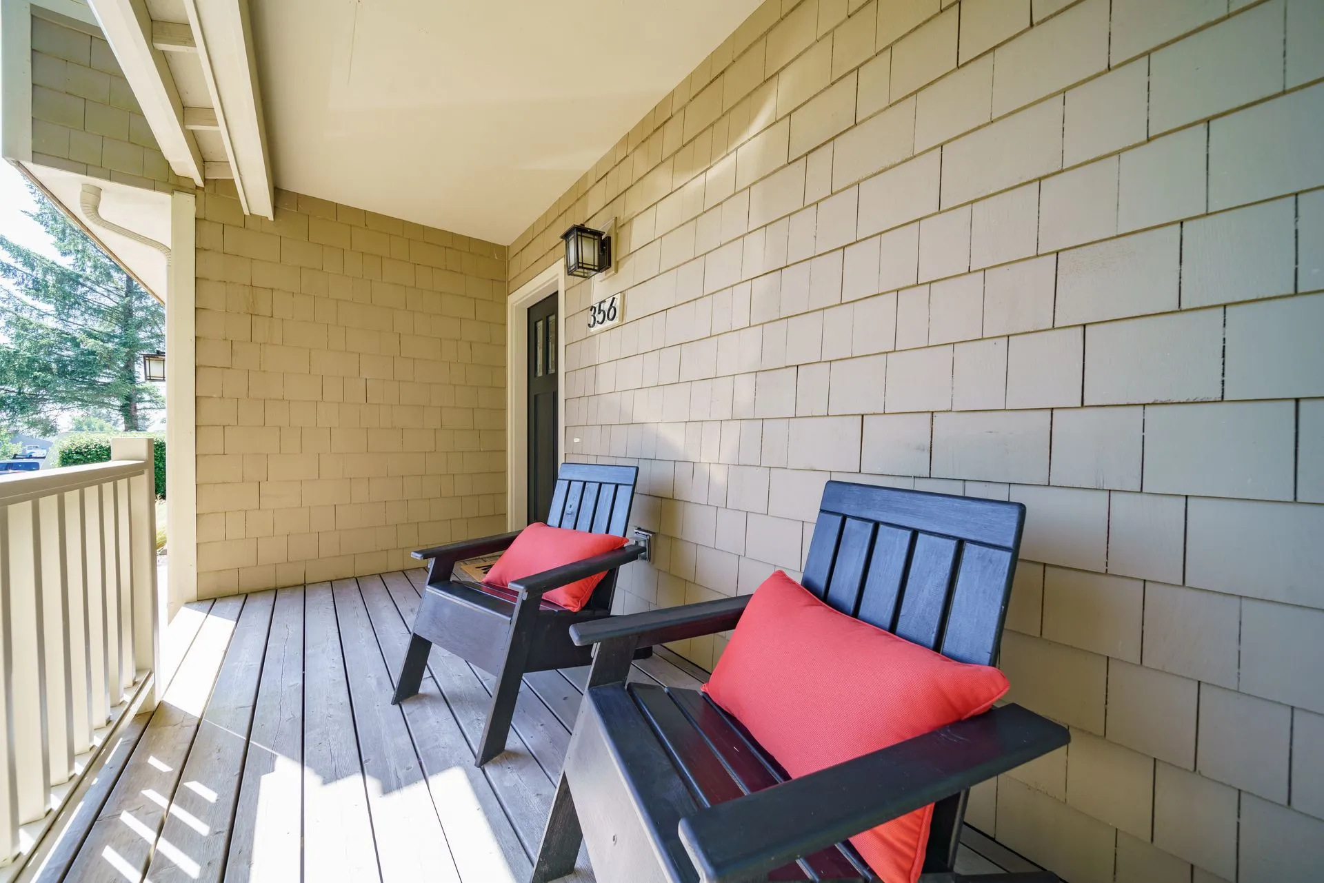 Vacation Rental in Cannon Beach. Seven Spruce porch with chairs