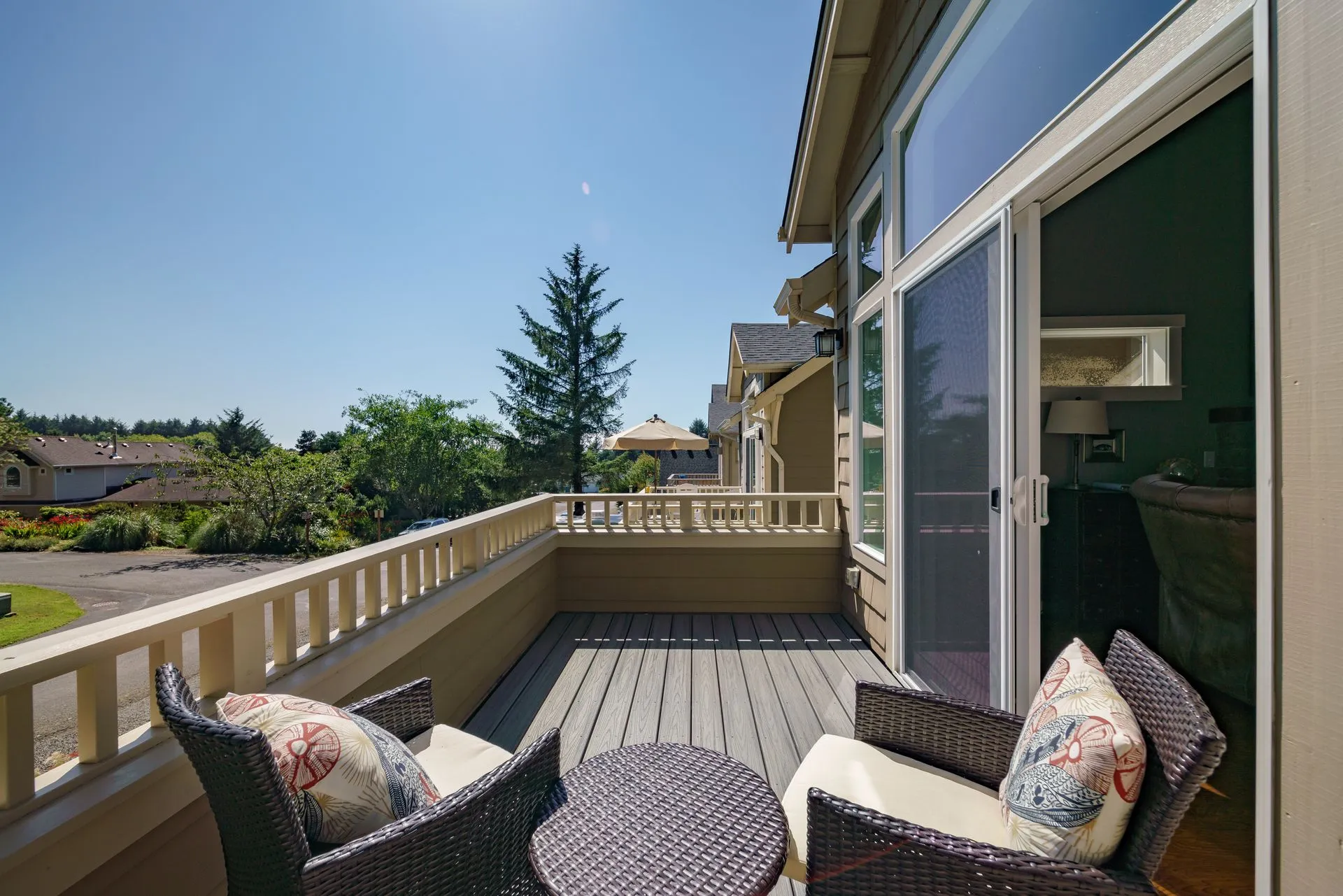 Vacation Rental in Cannon Beach, Seven Spruce deck with chairs