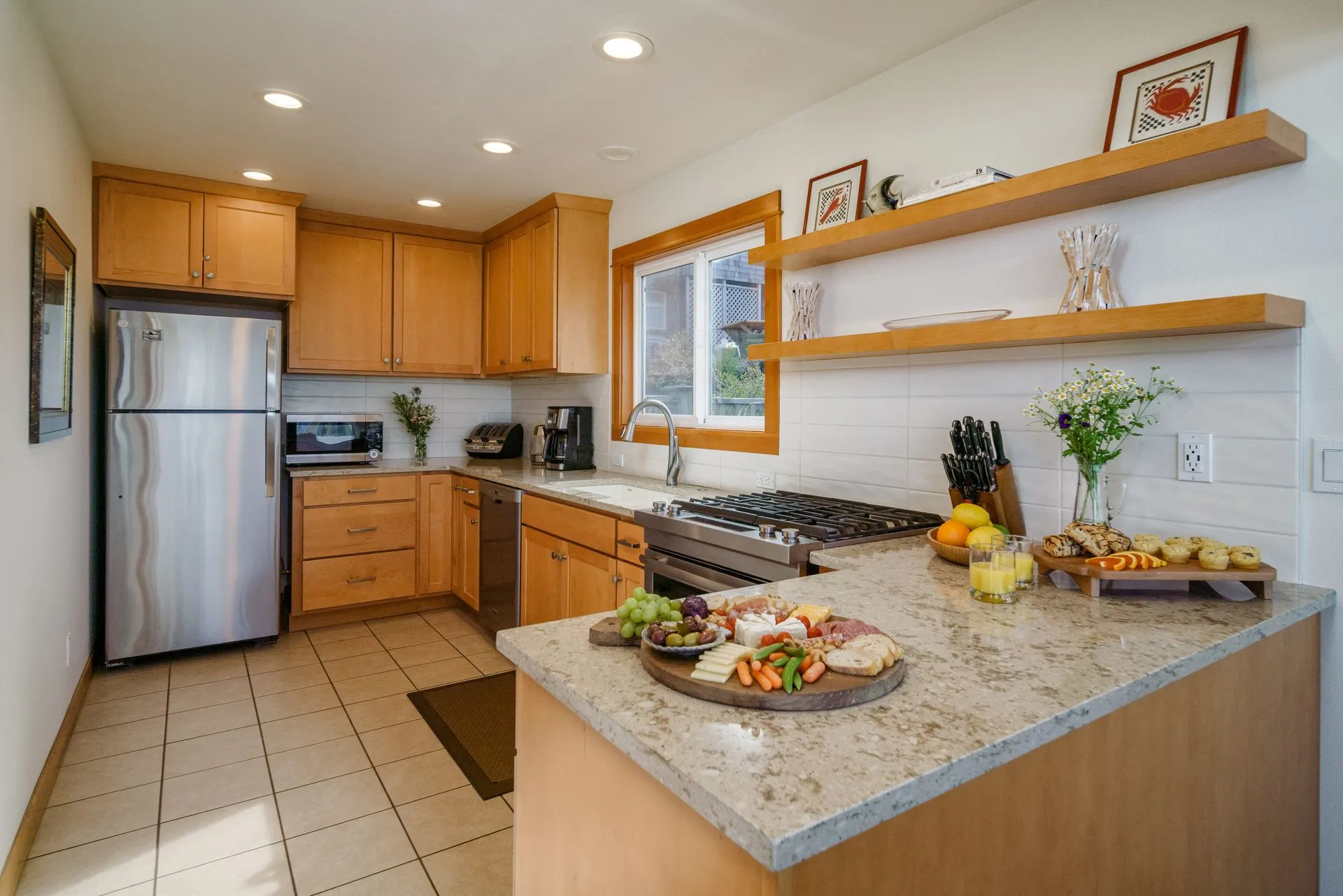 Vacation Rental in Cannon Beach, Pacific House kitchen with fridge, microwave, stove and coffee maker