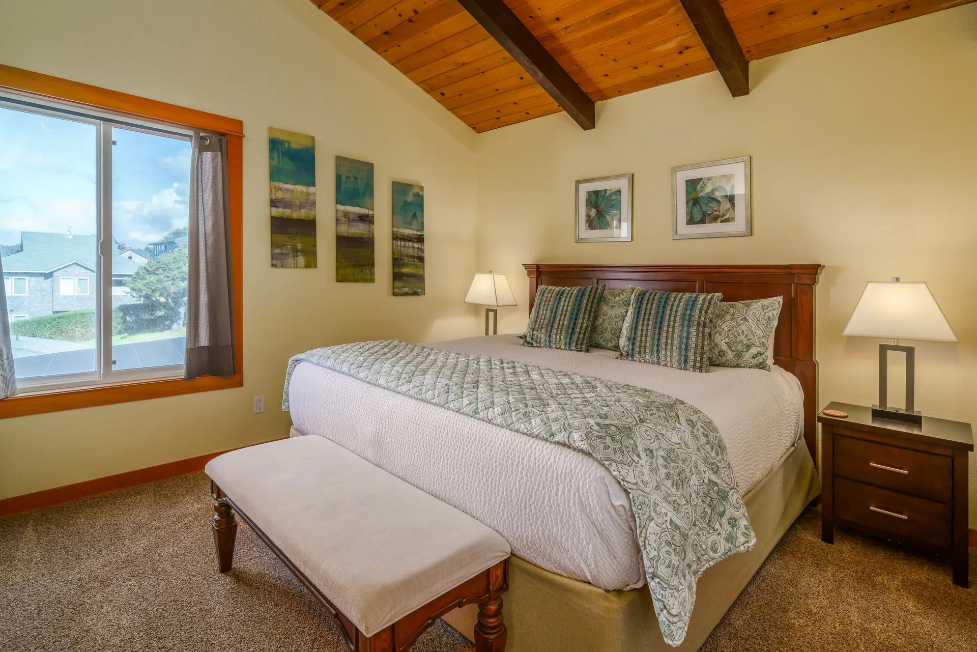 Pacific House - Vacation Home Room Bed
