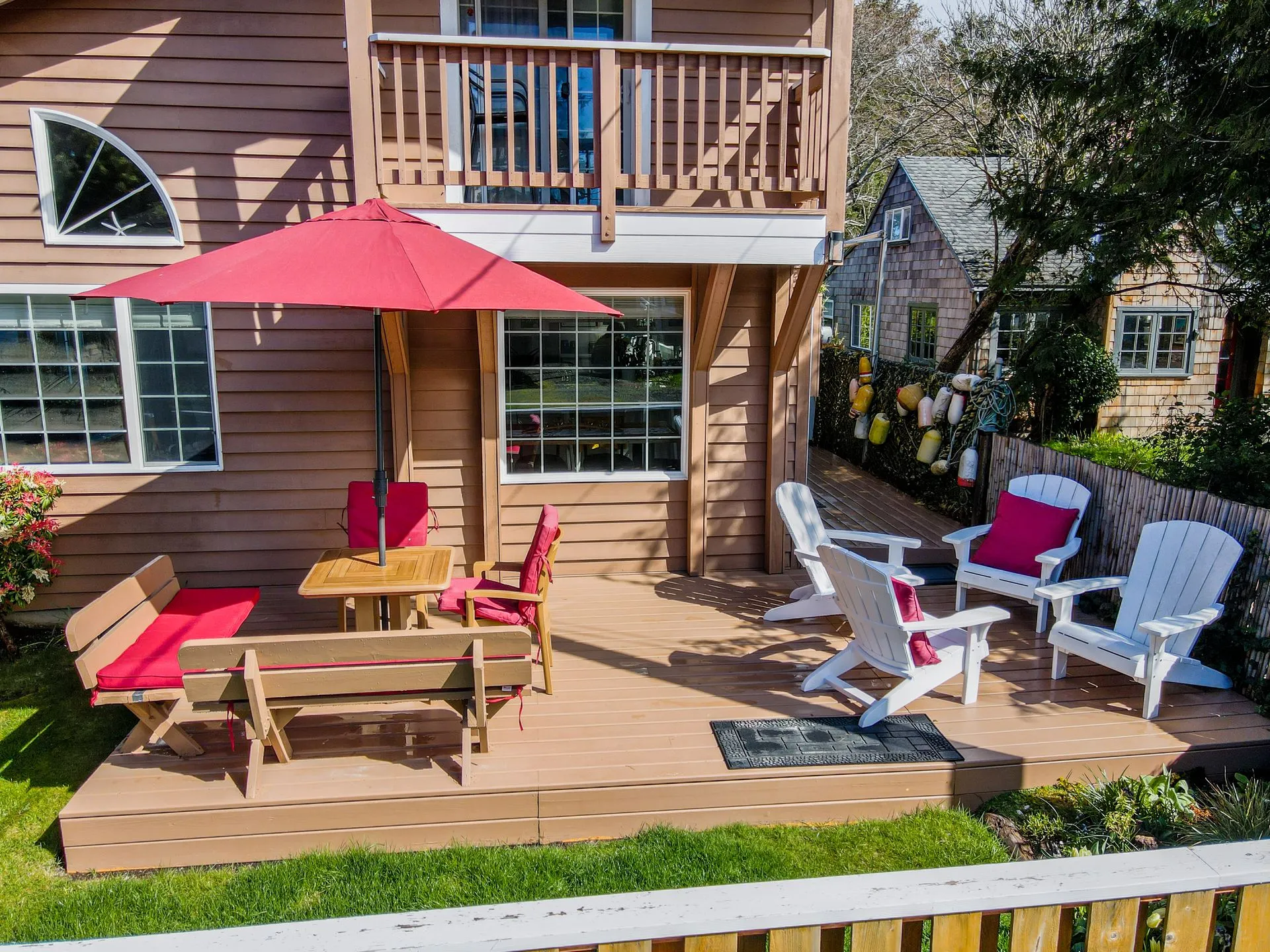 Vacation Rental in Cannon Beach, Puffin Nest outside with deck chairs