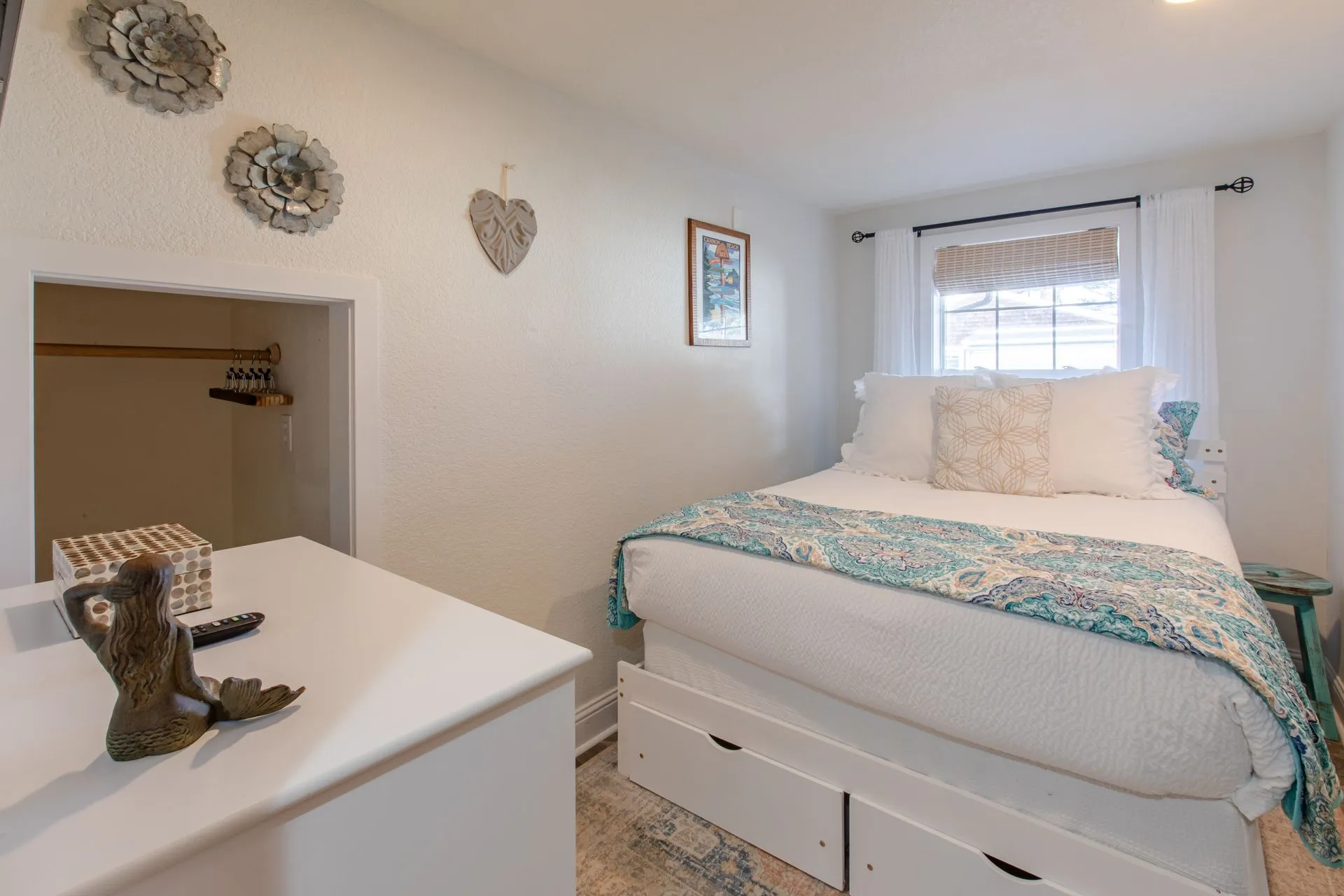 Vacation Rental in Cannon Beach, Puffin Nest bedroom