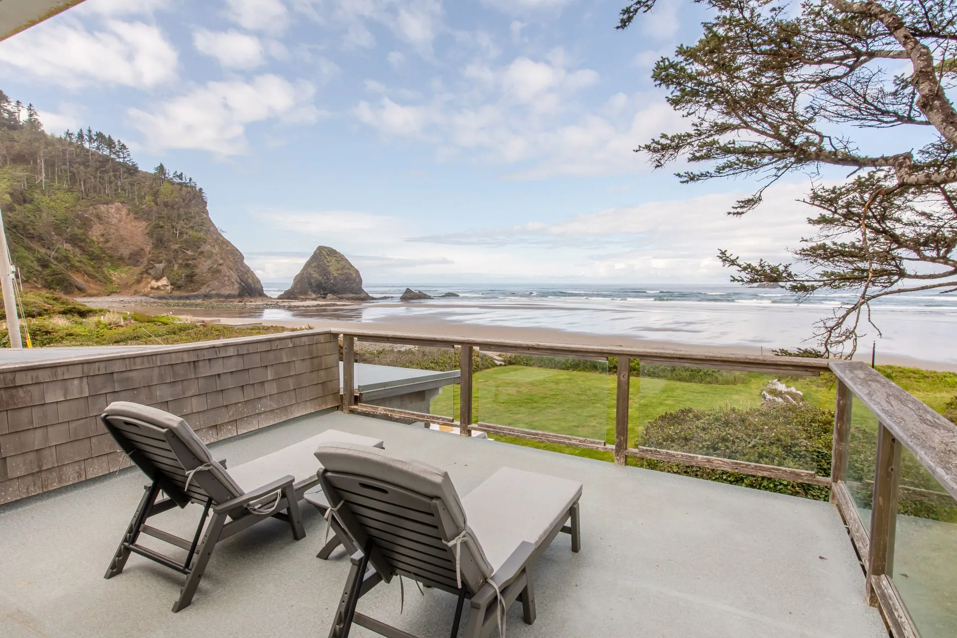 Sona Tra Vacation Home Rental in Arch Cape, OR | HLVR