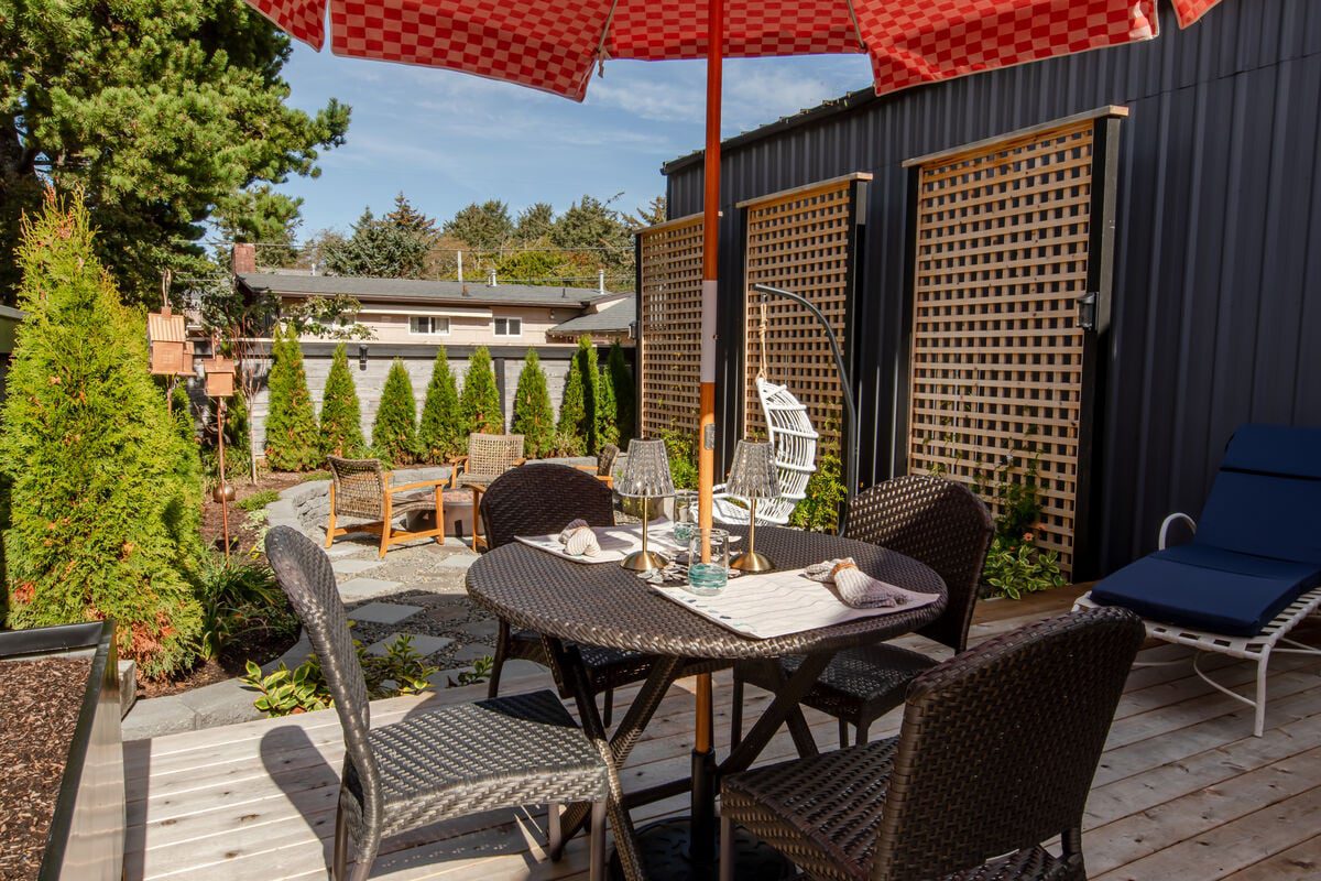 Vacation Rental in Cannon Beach, Sona Tra picnic table