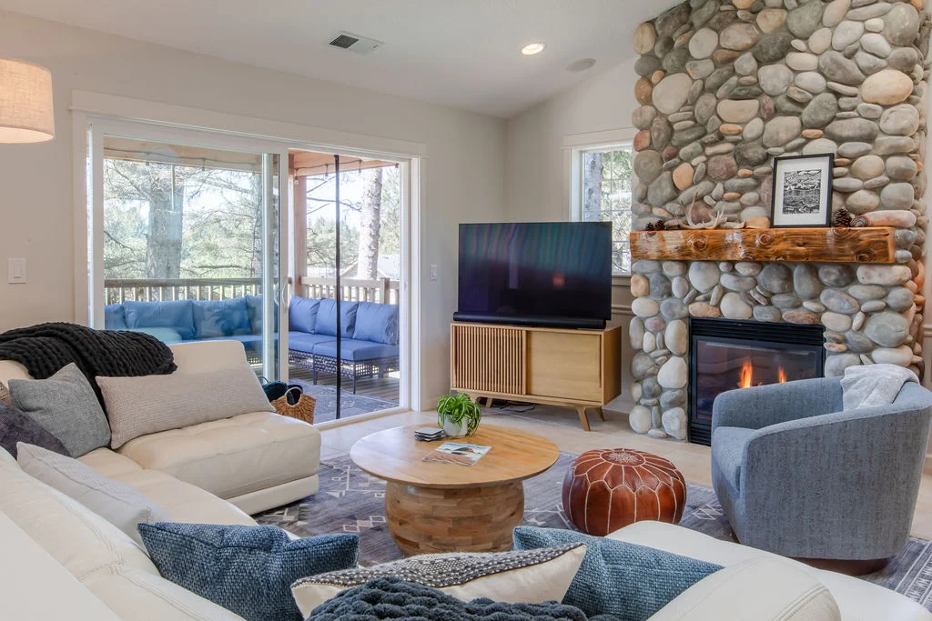 Haystack Hideaway - Living room Vacation Rental in Cannon Beach, Anchor's Retreat living room with a couch, table, TV and view of the ocean